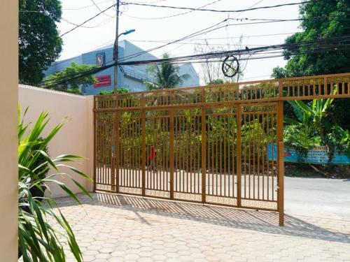 Hostal Reddoorz Near Cipinang Indah Mall