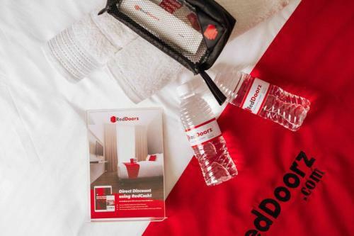 Hostal Reddoorz Near Cipinang Indah Mall