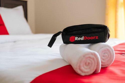 Hostal Reddoorz Near Cipinang Indah Mall