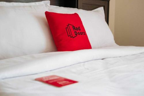 Hostal Reddoorz Near Cipinang Indah Mall