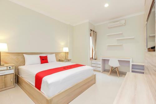 Hostal Reddoorz Premium Near Ragunan Zoo 2