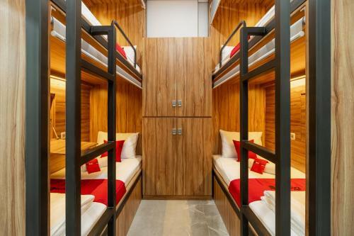 Hotel Reddoorz Plus Near Senayan City