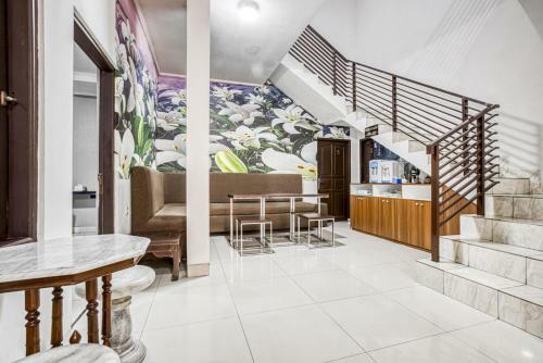 Hostal Reddoorz Near Tomang 2