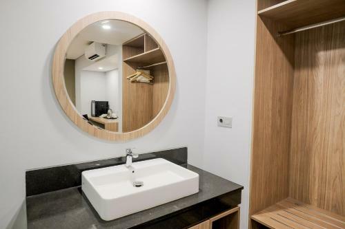 Sans Hotel Puri Indah Jakarta