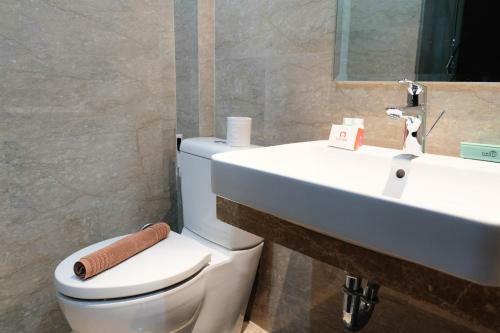 Best Price Studio Menteng Park Apartment By Travelio