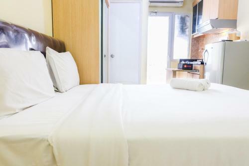 Minimalist Studio Green Pramuka Apartment