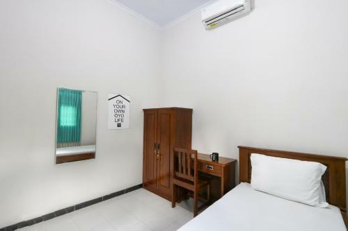 Hotel Oyo Life 3187 Kost Putri Bu Chris