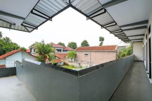 Hotel Oyo Life 3187 Kost Putri Bu Chris
