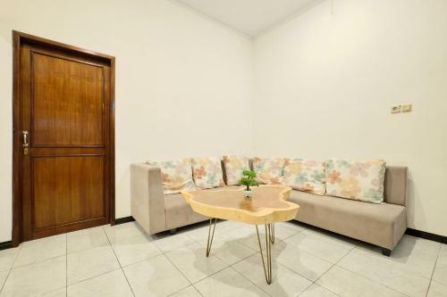 Hotel Oyo 2519 Mayang Garini