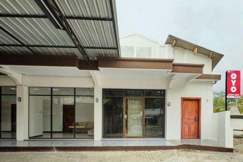 Hotel Oyo 2519 Mayang Garini