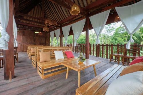 Hotel Oyo 2519 Mayang Garini