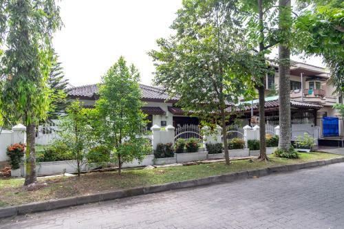 Hotel Oyo Life 2843 Raz House Syariah