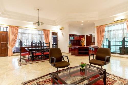 Hotel Oyo Life 2843 Raz House Syariah