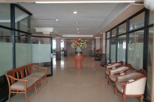 Capital O 3433 Hotel Plaza