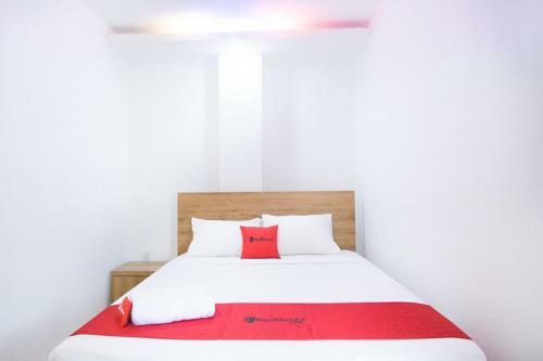 Hostal Reddoorz @ Rs Adam Malik Medan