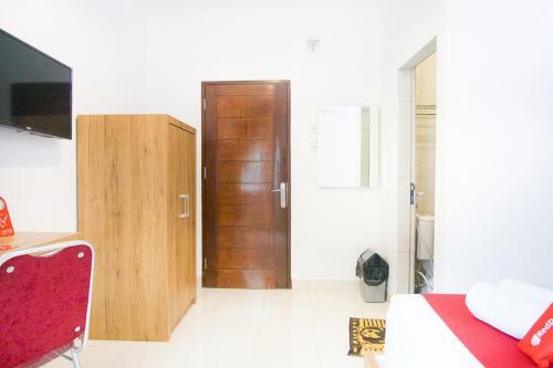 Hostal Reddoorz @ Rs Adam Malik Medan