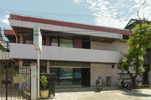 Hostal Reddoorz Near Pantai Padang