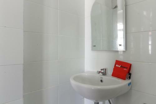 Hostal Reddoorz Near Universitas Negeri Padang
