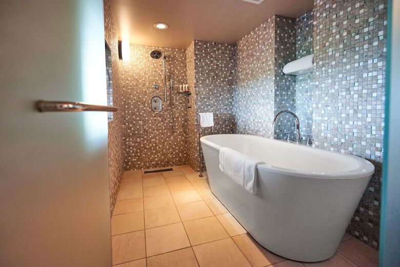 Hotel The Luigans Spa And Resort