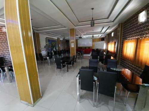 Oyo 3373 Favour Hotel
