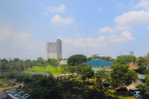 Artistic Studio At Emerald Bintaro Apartment By Travelio