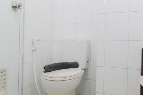 Artistic Studio At Emerald Bintaro Apartment By Travelio