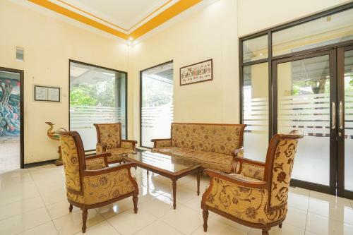 Hotel Oyo 587 Penginapan Sinar Harapan
