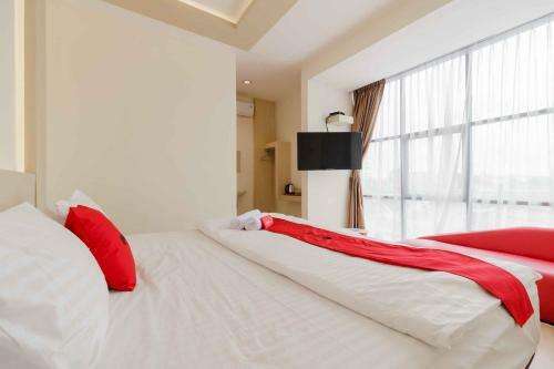 Hostal Reddoorz Plus Near Millenium Ict Centre Medan 2