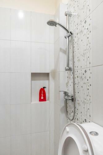 Hostal Reddoorz Plus Near Millenium Ict Centre Medan 2