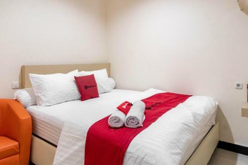 Hostal Reddoorz Plus Near Millenium Ict Centre Medan 2