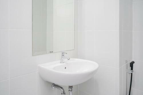 Exclusive Studio Room At Casa de Parco Apartment By Travelio