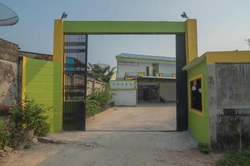 Hostal Reddoorz Near Rs Harapan Bersama