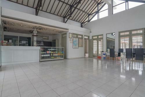 Hostal Reddoorz @ Jalan R.e. Martadinata Sukabumi