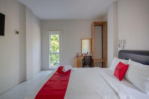 Hostal Reddoorz Plus Syariah @ Raya Nginden 2