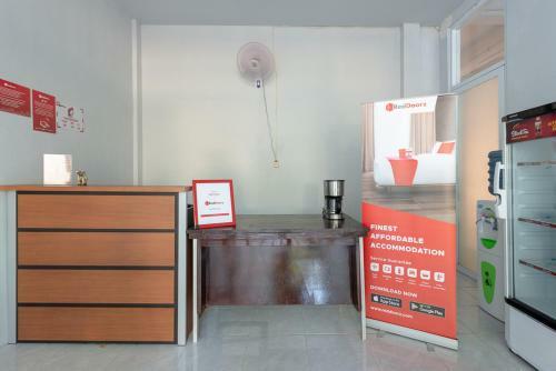 Hostal Reddoorz Plus Syariah @ Raya Nginden 2