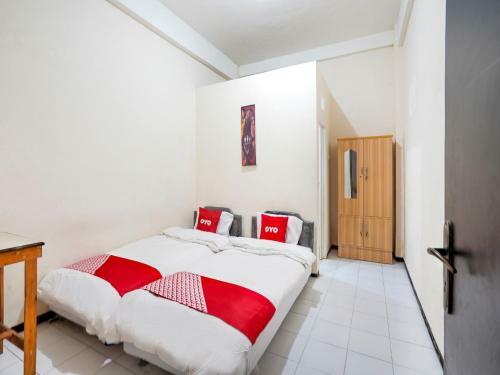 Hotel Oyo 3842 Eiffel Ketintang Unesa Syariah