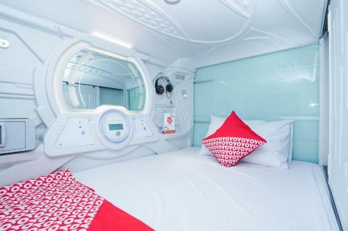 Oyo 1428 Miko Capsule Hotel