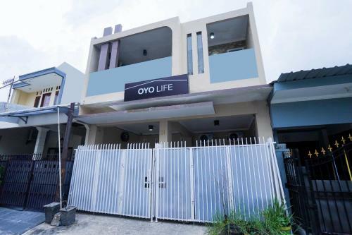 Hotel Oyo Life 2532 Kost Putri Adia