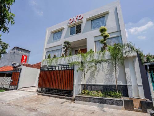Hotel Oyo 747 Cipunegara Residence