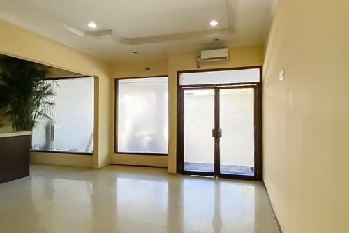 Hostal Reddoorz Near Bukit Darmo Golf