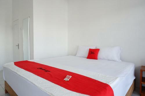 Hotel Reddoorz Plus Near Ums Solo