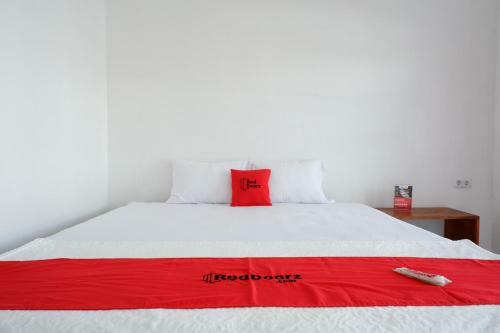 Hotel Reddoorz Plus Near Ums Solo