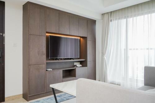 Exclusive With Comfortable 2br Apartment At Branz Bsd By Travelio
