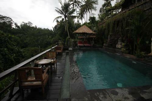 Hostal Bayu House And Villas