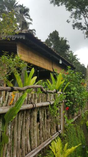 Hostal Bayu House And Villas