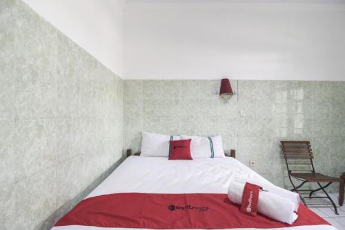 Hostal Reddoorz @ Sagan Jogja 2