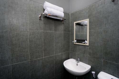 Hotel Oyo 2599 First Living