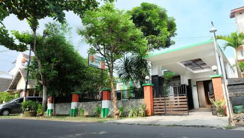 Villa 4 Kamar Full AC Dekat Alun-alun Kidul