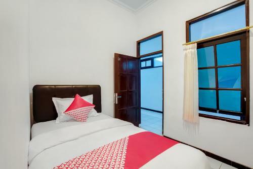 Hotel Oyo 3467 White Residence