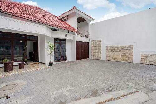 Hotel Oyo 3467 White Residence